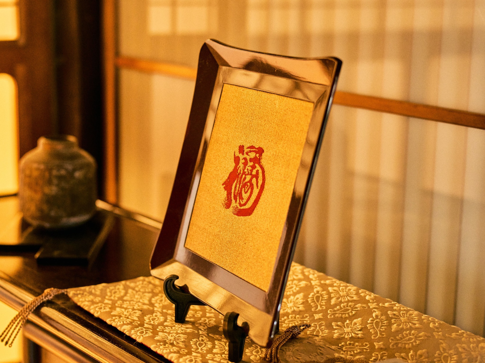 ・【設備】おしゃれなインテリア　細かい刺繍が目を惹きます