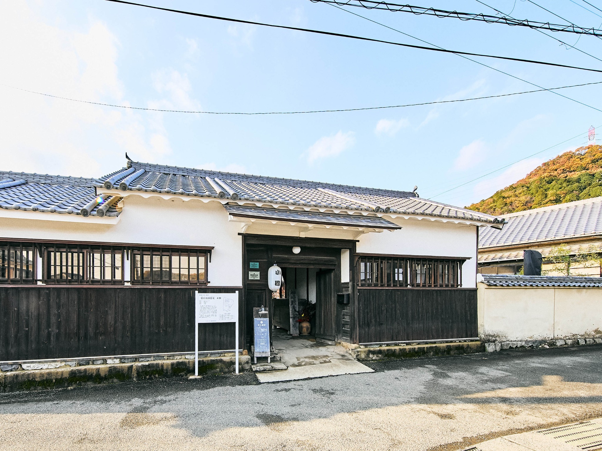 ・【外観】雄大な山を背景に歴史と文化を受け継ぐ　四季折々の景色と共に心ゆくまでお寛ぎください