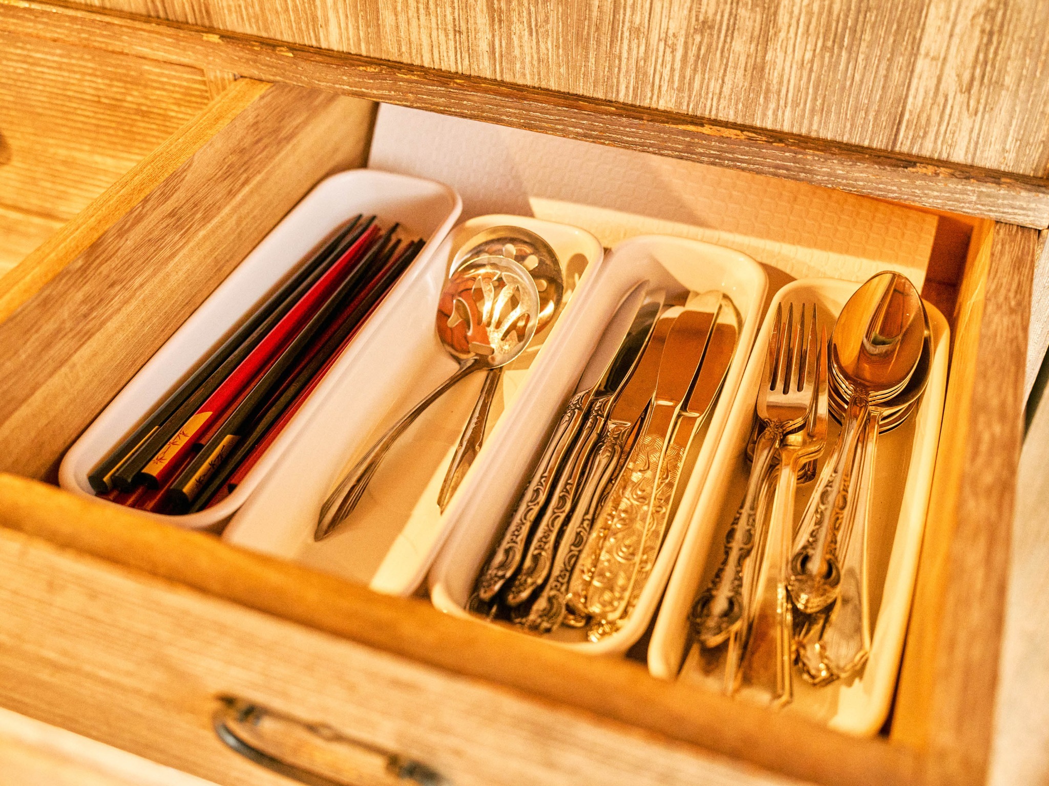 ・【食器類】カトラリー類も各種ご用意　大人数でも安心してお使いいただけます