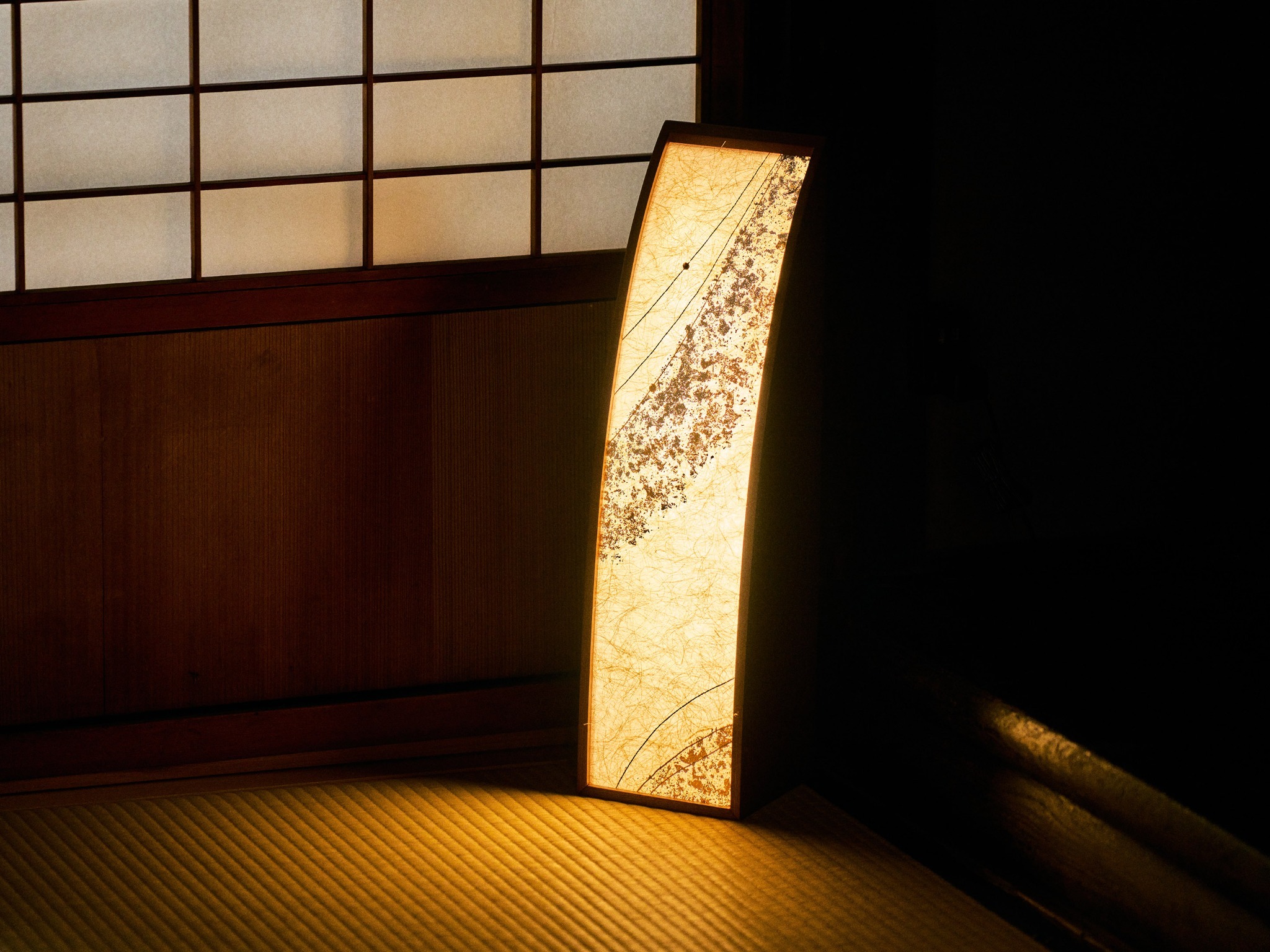 ・【設備】和室には温かみのある照明がございます　優しい灯りに心休まります