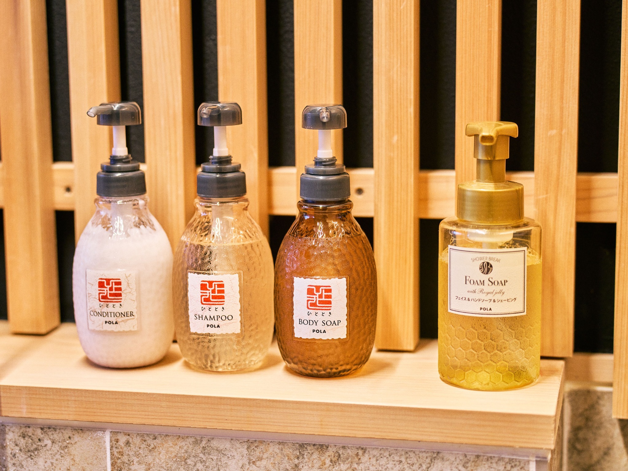 ・【バスアメニティ】シャンプーやボディソープはPOLA製をご用意　安心してご利用いただけます