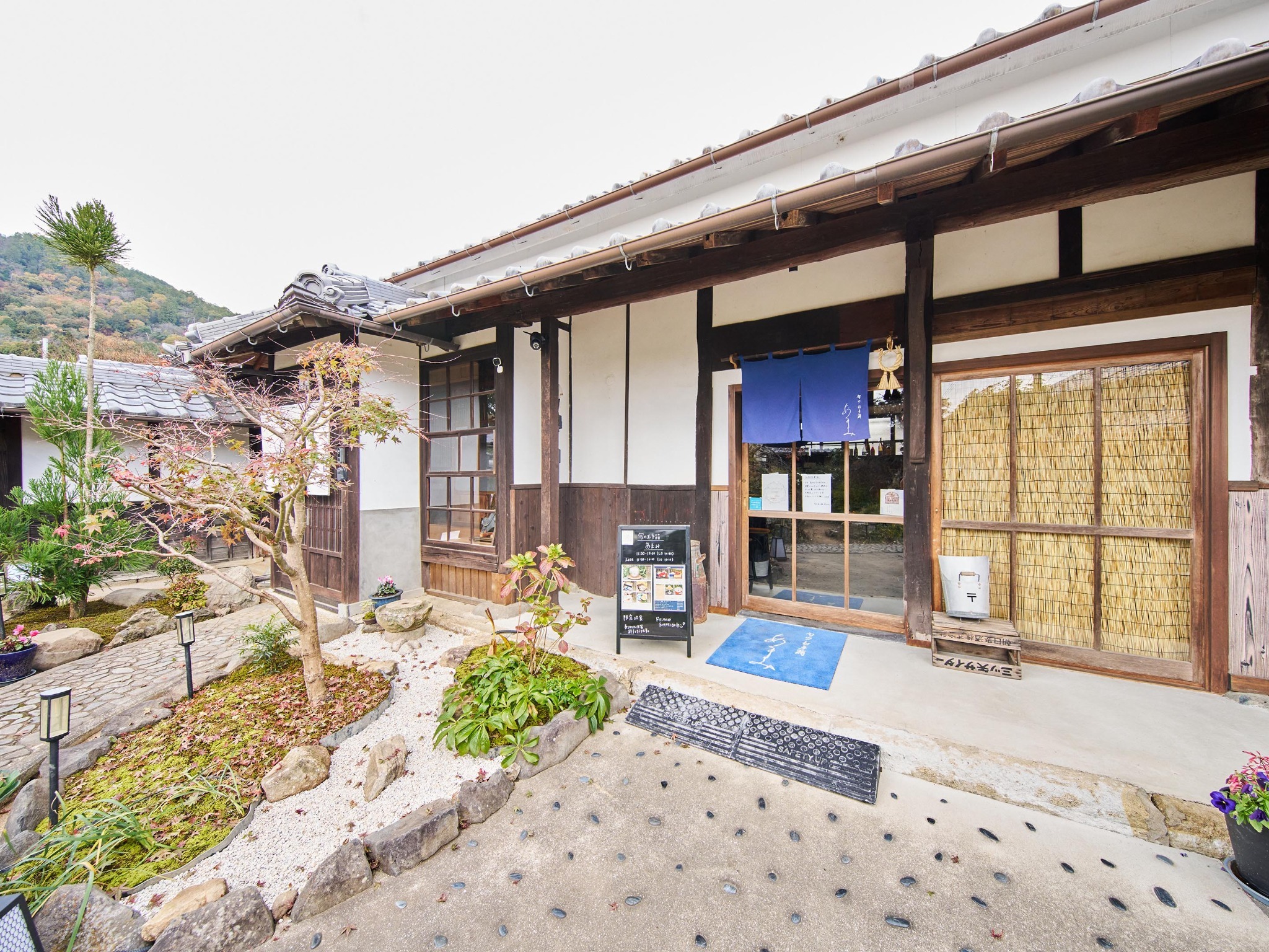 ・【食事処】宿泊処に隣接しております　気軽にランチやカフェがお楽しみいただけます