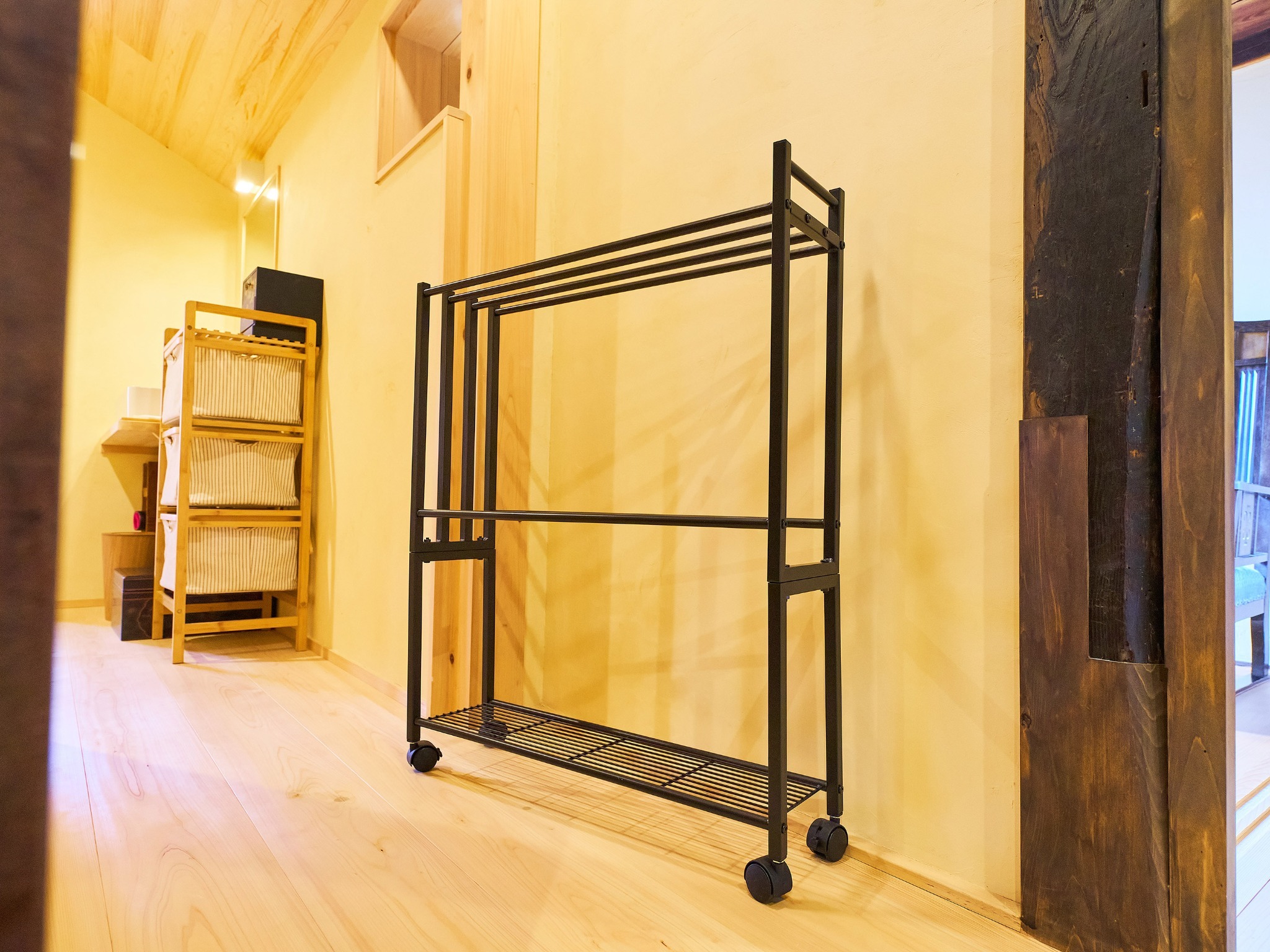 ・【洗面備品】様々な用途でご使用いただけるラック　濡れたタオルを干すことが出来て便利です