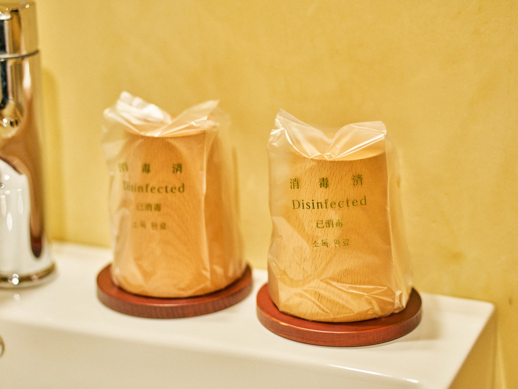 ・【洗面備品】歯磨きやうがいにピッタリなコップをご用意　木の素材が温かみを感じます