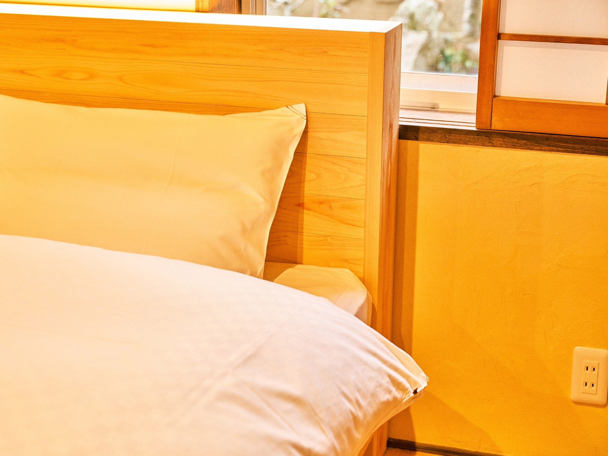 ・【主寝室】和モダンなお部屋でゆっくりお休みください