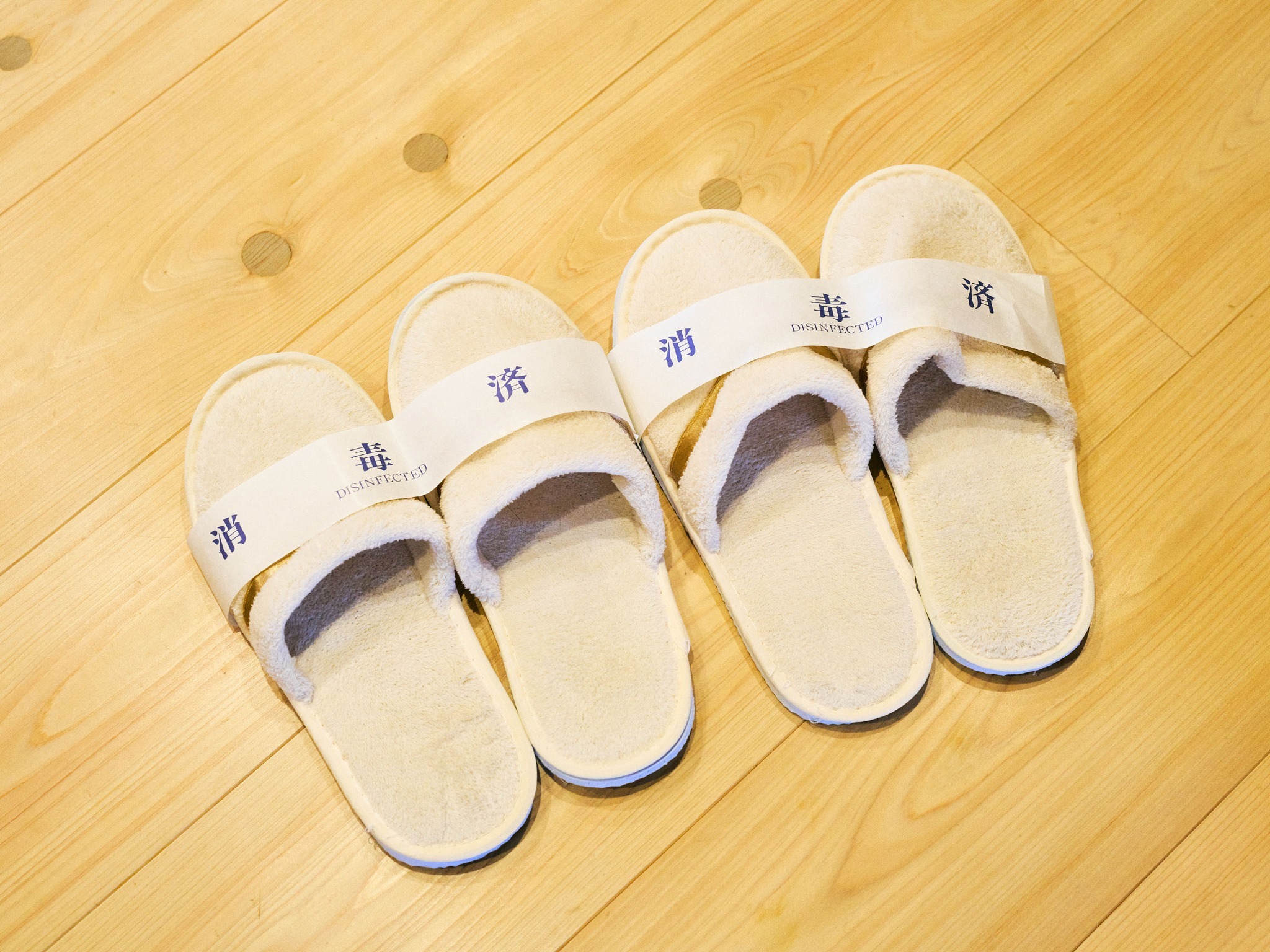 ・【アメニティ】清潔なスリッパをご用意　足元が冷えずにお過ごしいただけます