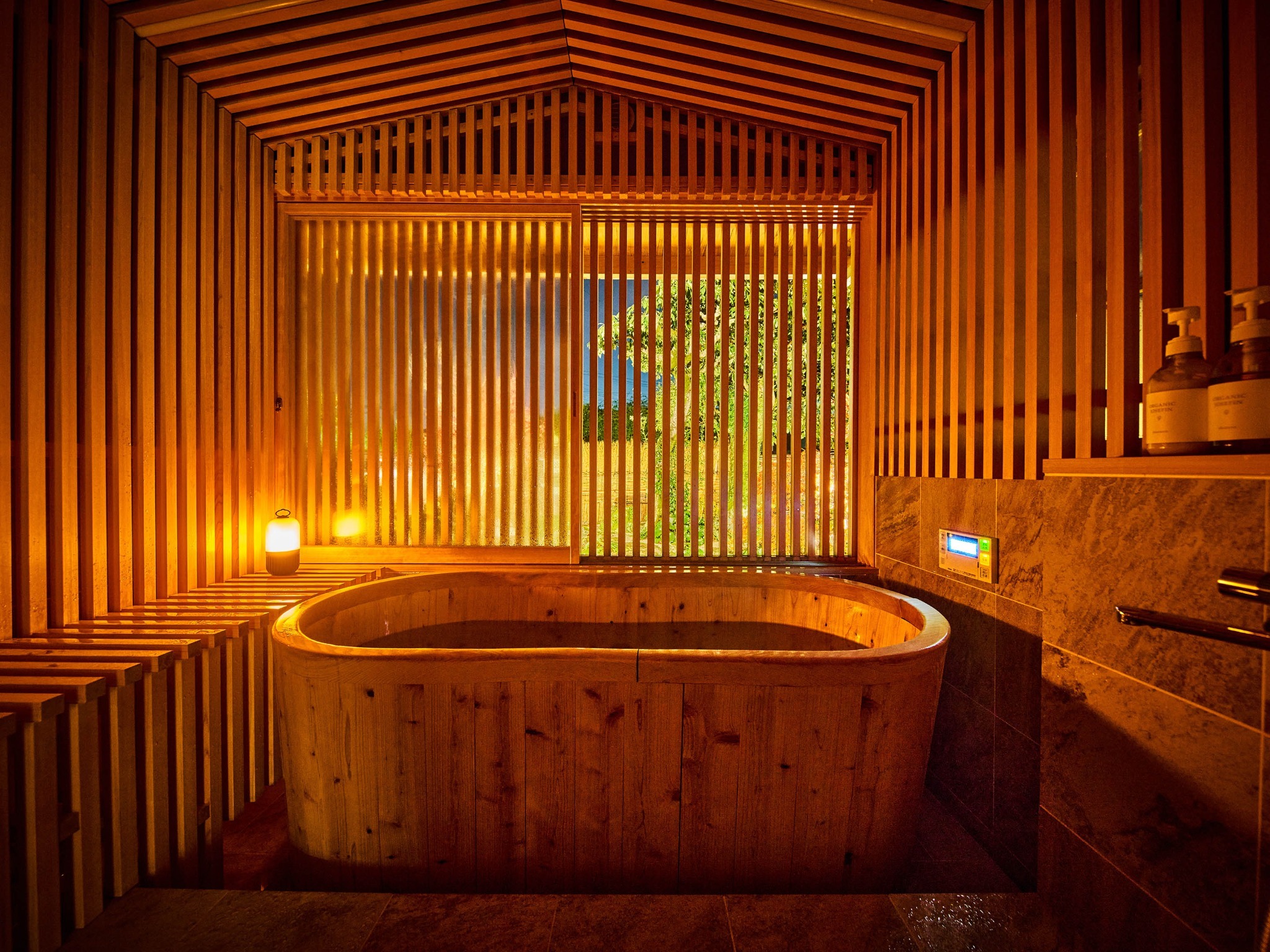 ・【お風呂】幻想的なランタンスピーカーの灯り　日常を忘れさせてくれるような空間です