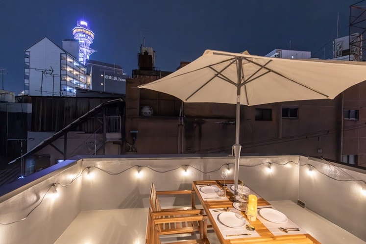 Rooftop Dining Area(Nighttime） 屋上ダイニングエリア(夜)