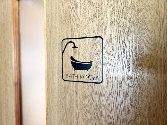 ・【お風呂】ピクトグラム付きで誰にでも分かりやすいバスルーム入口