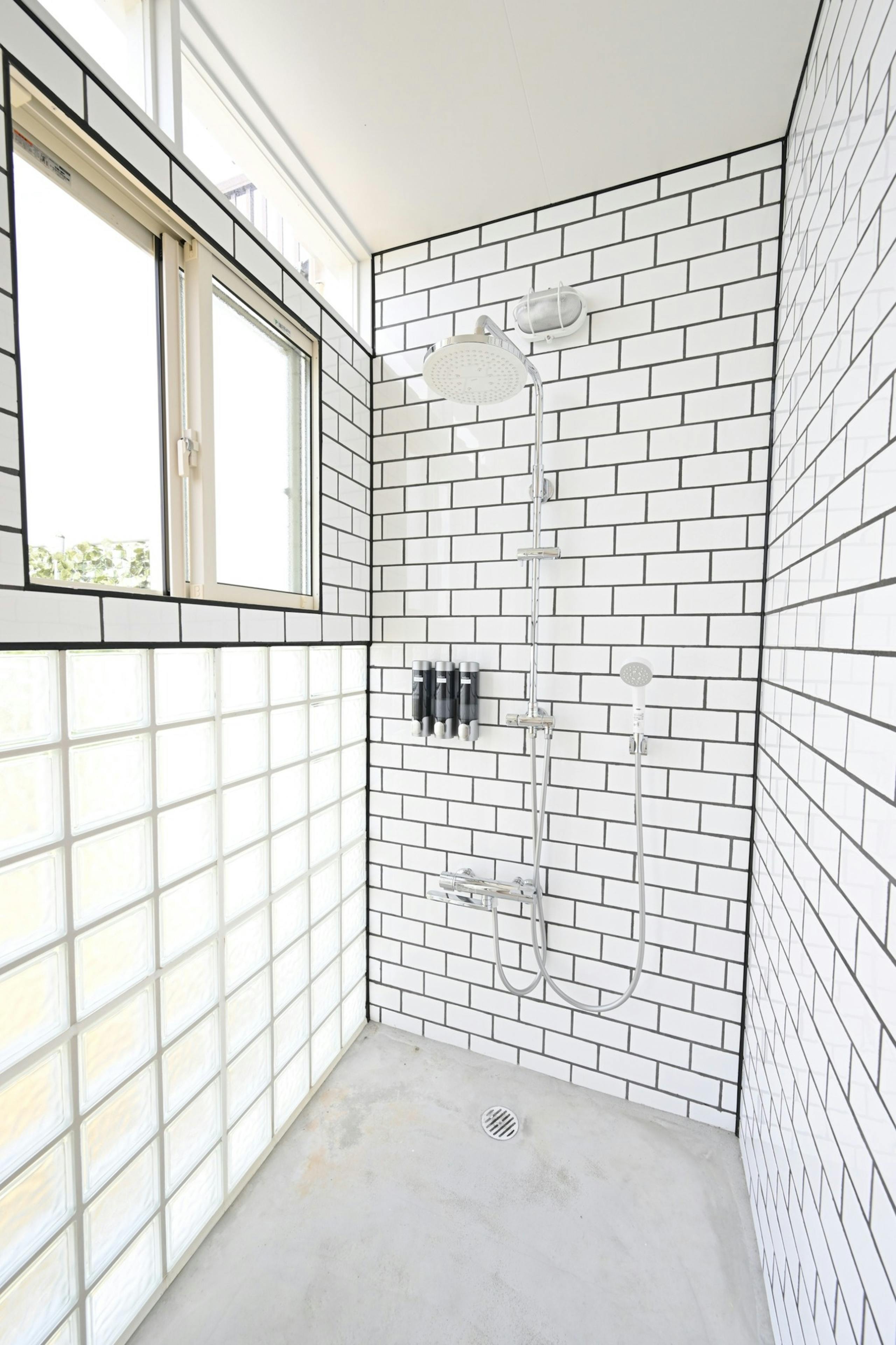 シャワー/WC塔...