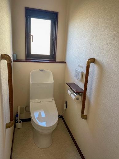 1階浴室その１付設のトイレ