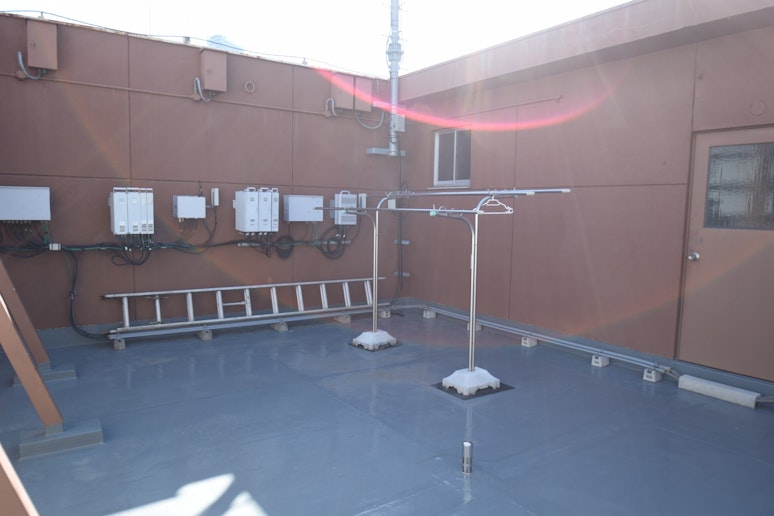 屋上テラス　洗濯物を干すことの使用可能です。（共有スペース）