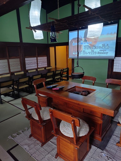 テーブル椅子は最大24名利用可能