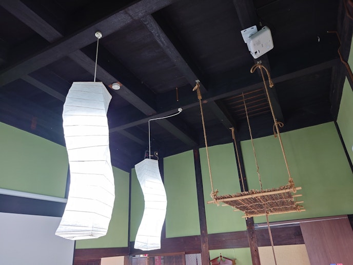 大広間の高い天井