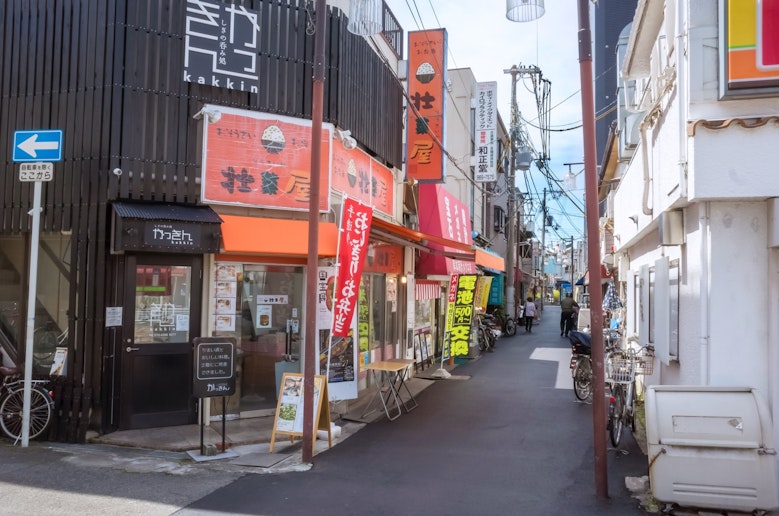 駅前の飲食店