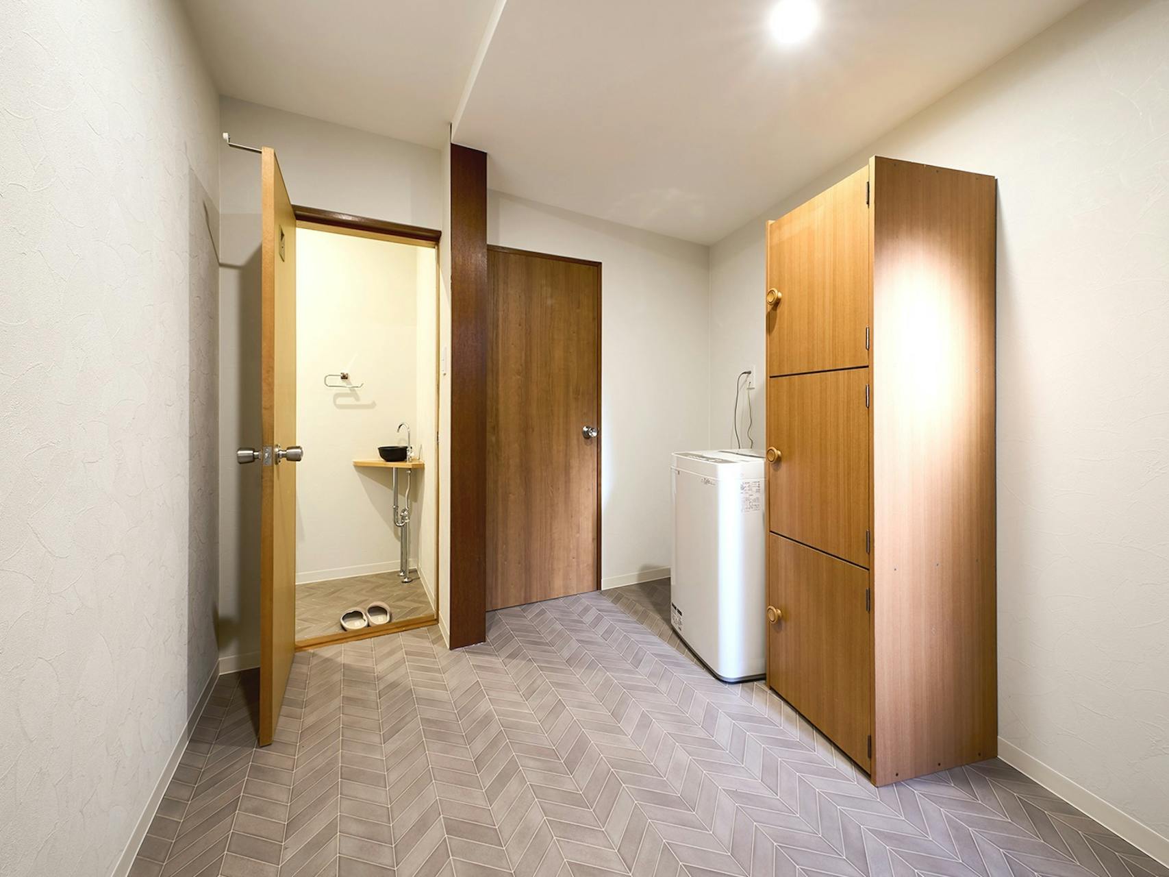 本棟：トイレ・洗濯