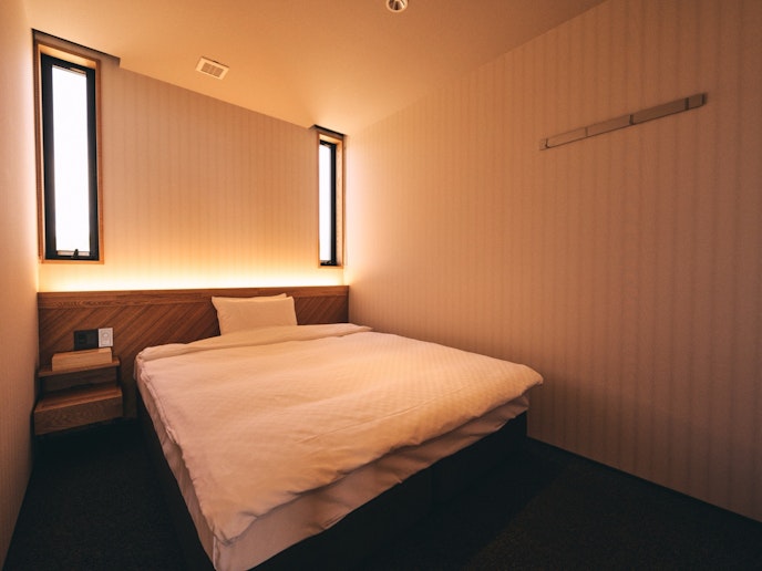 【Y2】ベッドルーム　 ベッドはサーター製クィーンベッド