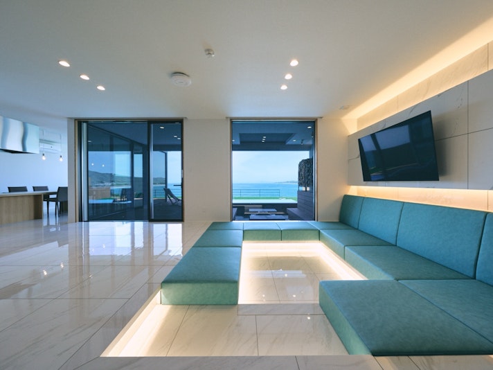 【Y2】地中海を思わせる白を基調とした190平米の広いお部屋...