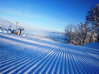 晴れた朝の圧雪の後