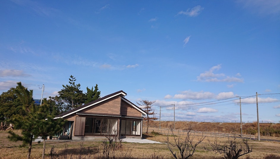 広い庭でBBQなど、のびのび遊べる別荘です