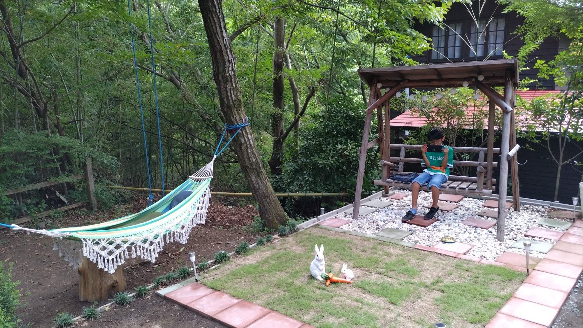 ベンチブランコとハンモック