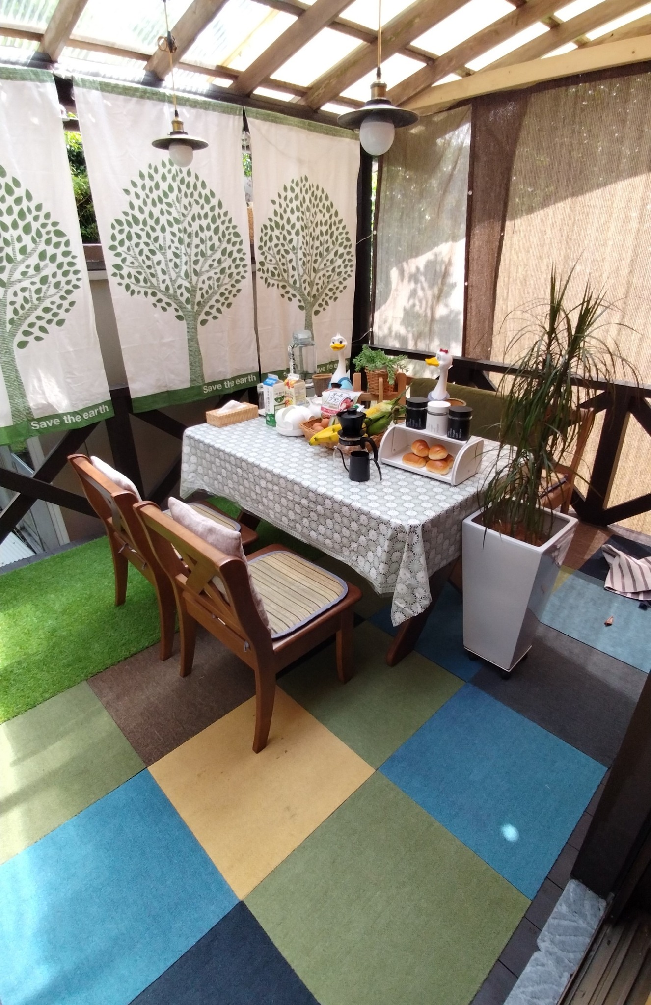 天気の良い日には、ベランダの朝食はいかがですか?