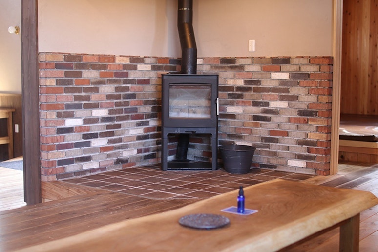 薪ストーブは、デンマークにあるHETAのアンビション。...