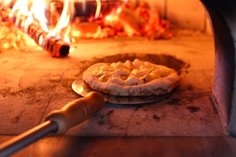 石窯の魅力をぞんぶんに味わってほしいから、ピザやパンが手軽に楽しめる食材セットもご用意しました...