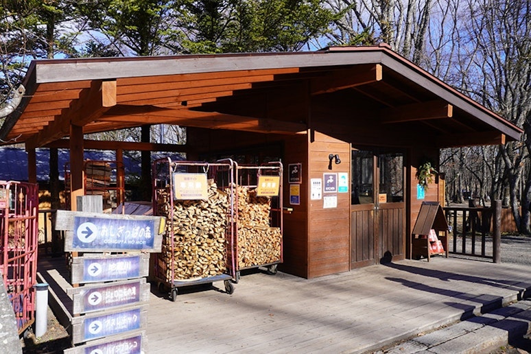 食材や食器洗いなどで必要な水回りは最寄りの第二炊事棟をお使いください。（徒歩1分以内）