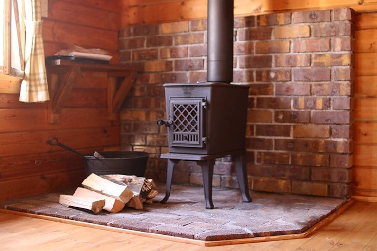 スイートハートに替わる薪ストーブは、ノルウェーの名品ヨツールF602。...
