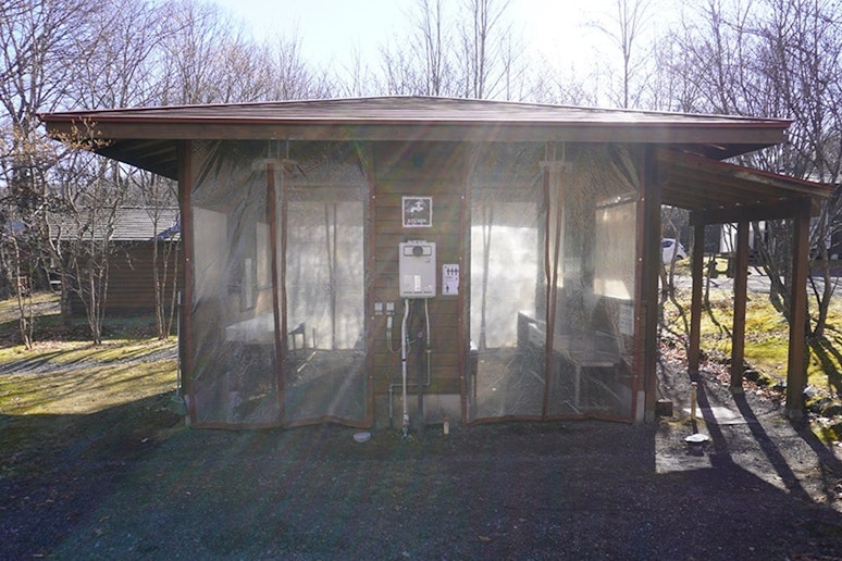 食材や食器洗いなどで必要な水回りは最寄りの第一炊事棟をお使いください。（徒歩1分以内）