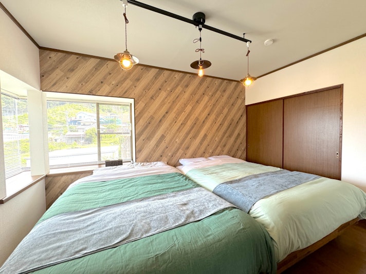 ダブルベッド&times;2