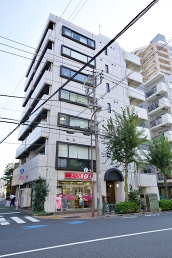 外観です。大通り沿いにありますので、見つけやすいです。