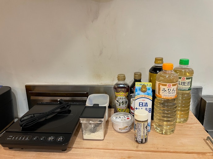 キッチン_3_IH、塩、砂糖、醤油、味噌、みりん、酒、醤油、植物油、オリーブオイル、胡麻油