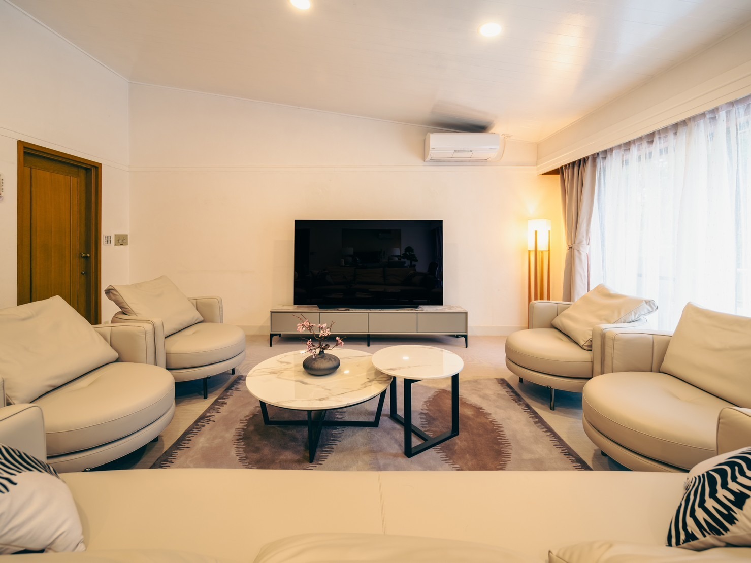 大迫力の大型テレビ