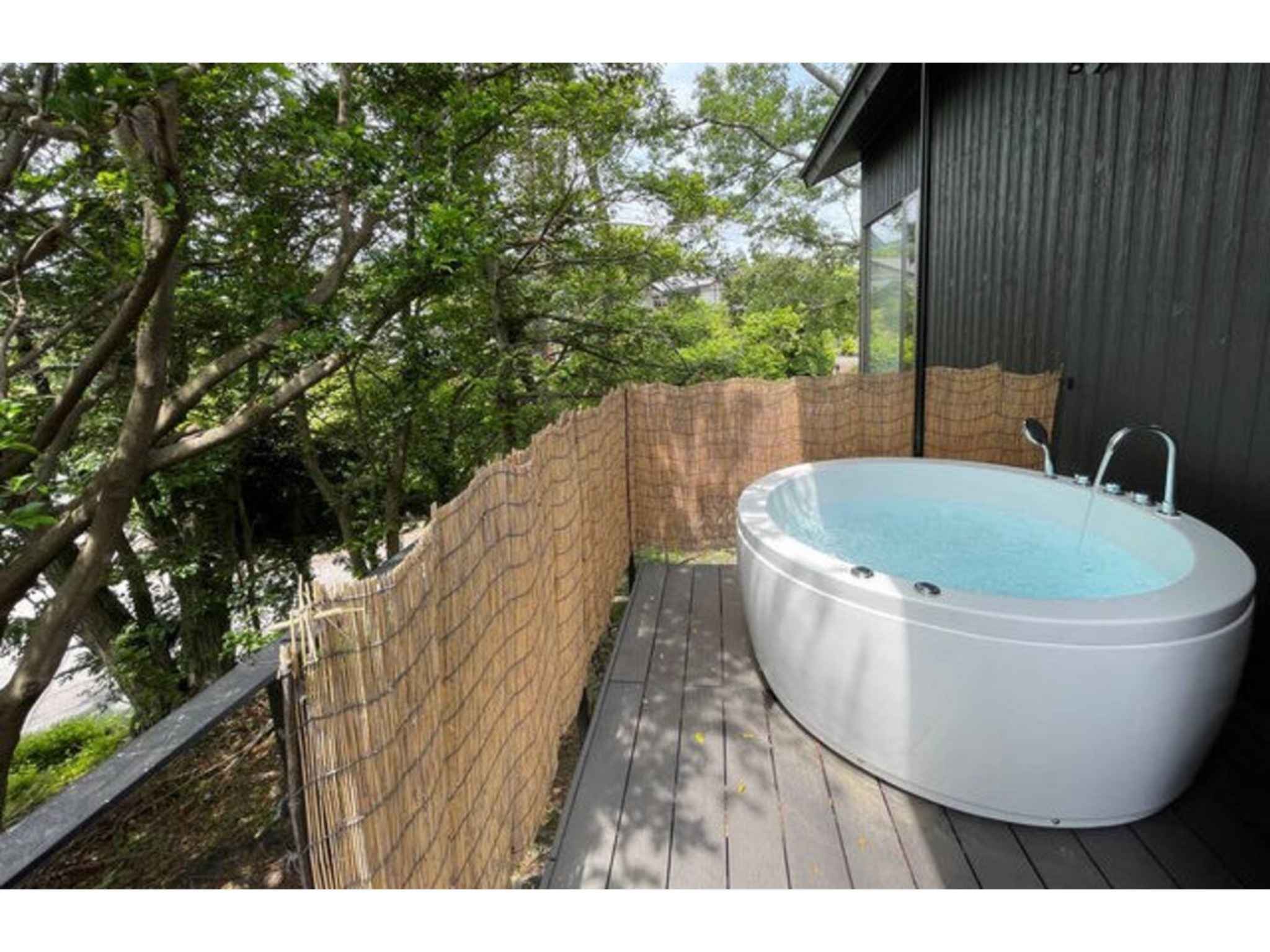 大自然に囲まれてのジャグジー