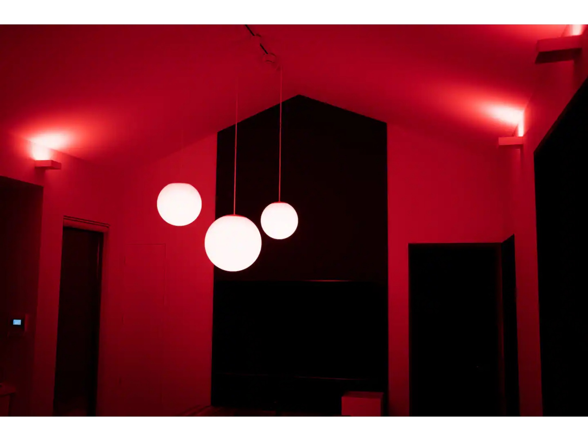 夜はカラフルにリビングをライティング