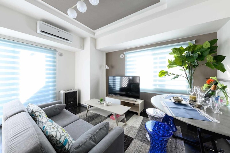 Double sized sofa bed in a living room!...