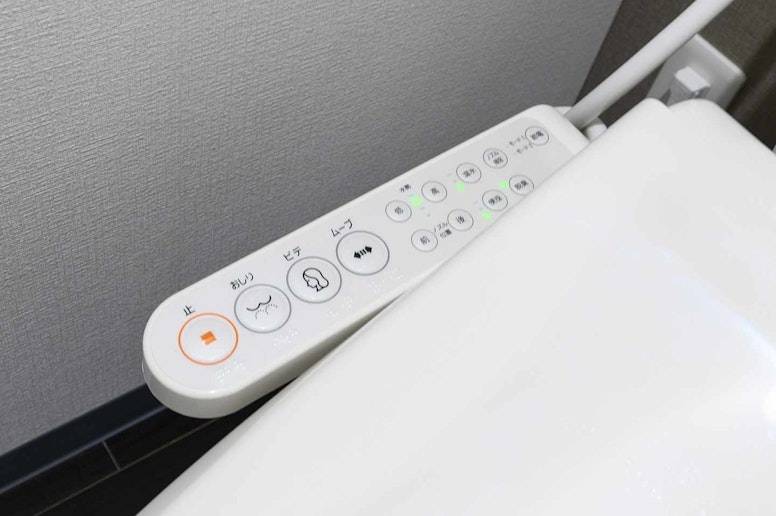 Toilet with bidet function! ウォシュレット付きトイレ