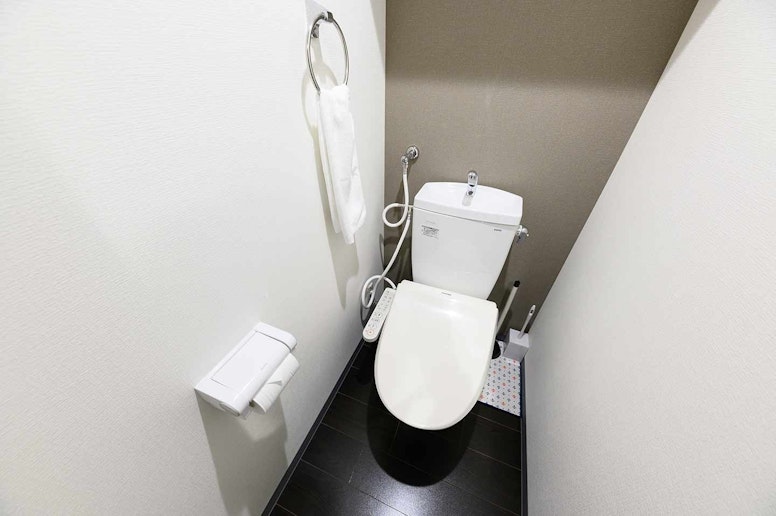Toilet with bidet function! ウォシュレット付きトイレ