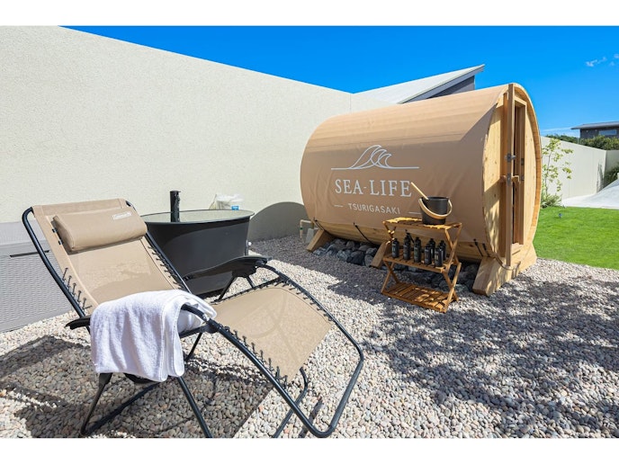 国産木材を使用したバレルサウナと井戸冷水を使用した水風呂で 身も心もととのうを体感