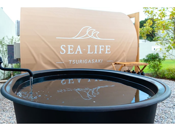 サウナに併設された水風呂はミネラル豊富な地下水掛け流しです。こだわりぬいたサウナ体験をご堪能く...