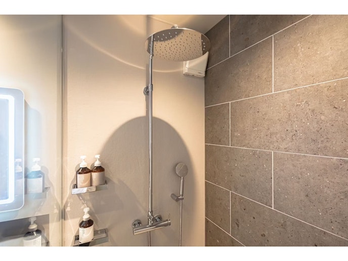 各部屋にシャワールームを完備。全てのシャワールームにシャンプー・コンディショナー・ボディソープ...