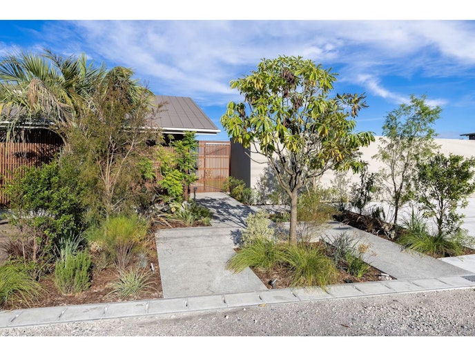 EN LANDSCAPE DESIGNによる植栽で彩られたエントランス