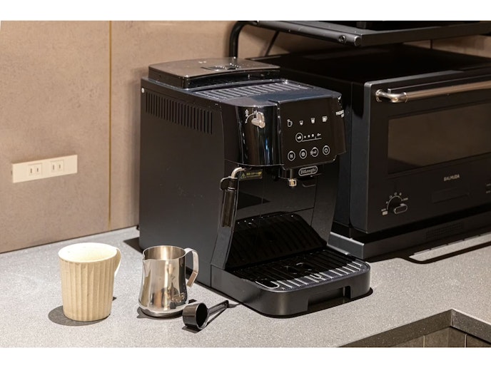 コーヒーメーカーを完備しております。美味しいコーヒーとともに寛ぐ至福の時間を。