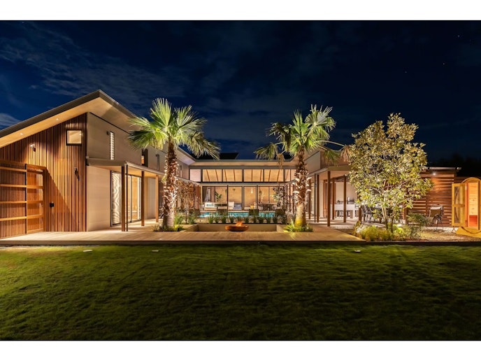 秀逸のトップデザイナーが集結し唯一無二の非日常感を演出する１日１組限定のフルプライベート空間S...