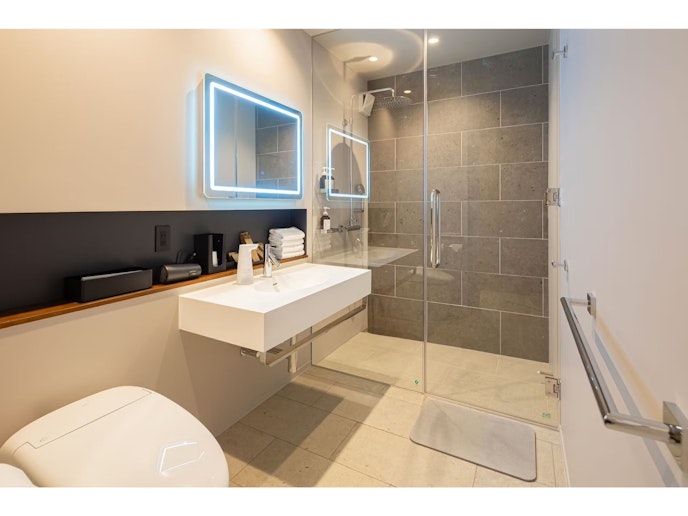 マスターベッドルームのシャワールームとドレッシングルームは違った雰囲気をお楽しみいただけます。