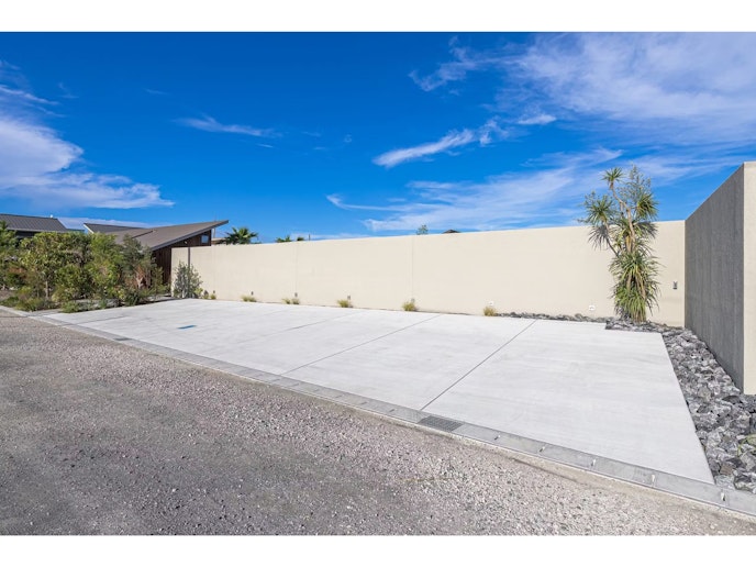 駐車場は7台まで駐車することが可能です。また駐車場に灰皿を備えておりますので喫煙場所はこちらと...