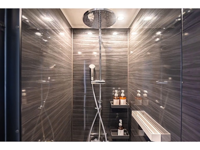 各部屋にシャワールームを完備。全てのシャワールームにシャンプー・コンディショナー・ボディソープ...