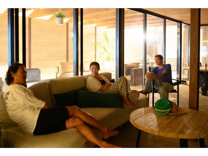 ひとしきり遊んだ後は、夕涼みしながら思い思いにくつろげます。